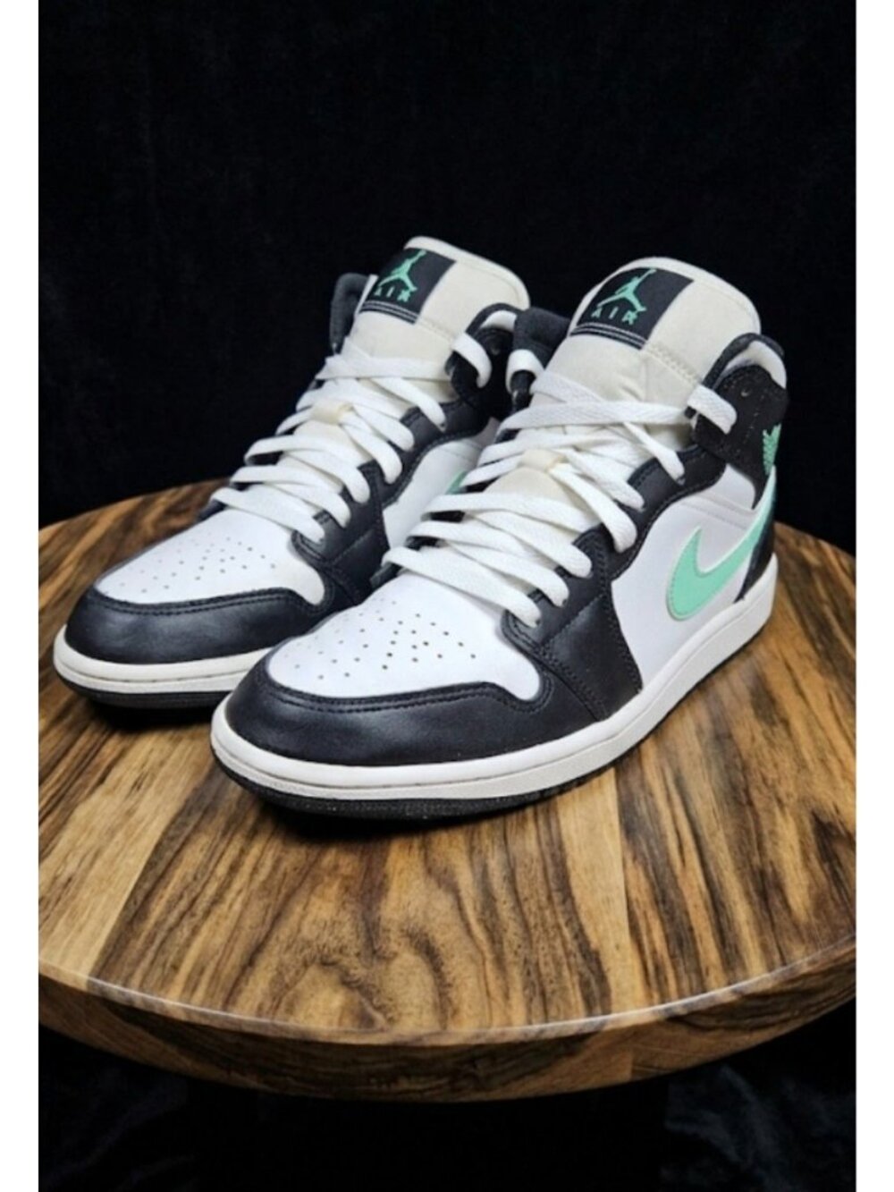 Nike Air Jordan "Green Glow" 1 Mid Athletic Sneakers Men Size 8.5